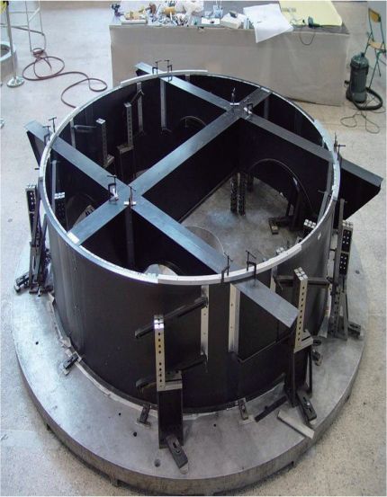 Assembly service of high precision satellite structure