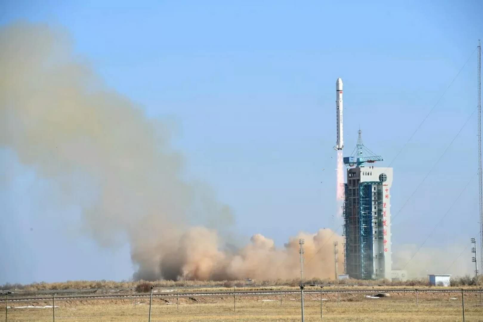 陸地勘查衛(wèi)星三號(hào)發(fā)射成功.jpg